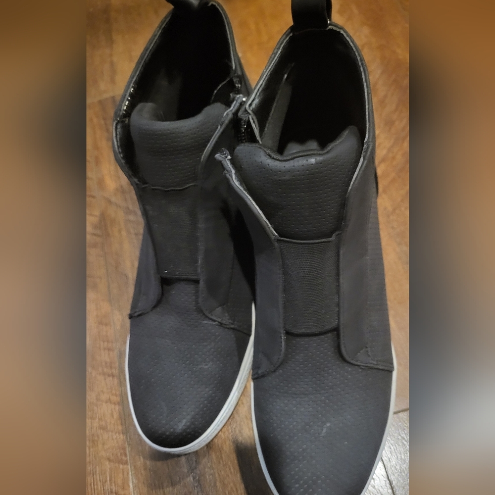 Catherine Malandrino Wedge Sneakers in Black Side Zip White Sneaker Bottoms. 8.5